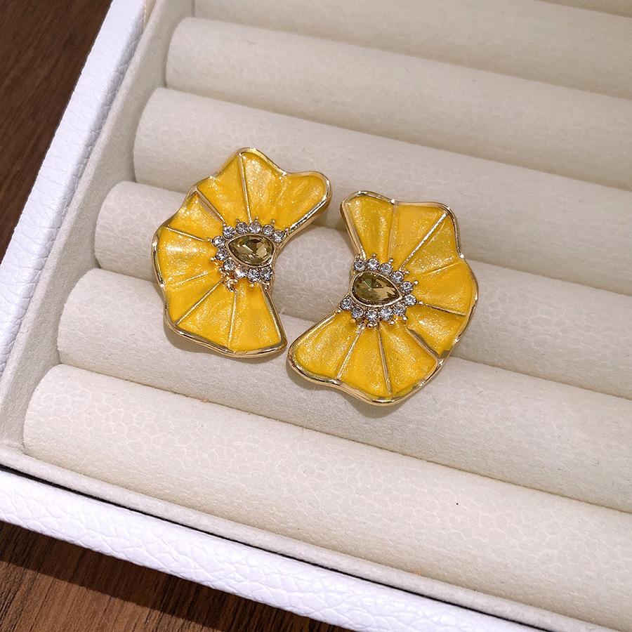 

Silver Needle Diamond Drip Oil Folded Flower Stud Earrings Holiday Wind Sweet Personality Temperament Earrings Light Luxury Premium Earrings