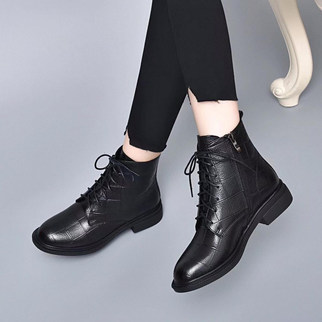 Botine scurte cu vârf rotund și talpă plată, cizme Martin pentru femei, noi, din piele de vacă de prim strat embosată, cu toc mic, cizme cu șireturi, stil locomotivă