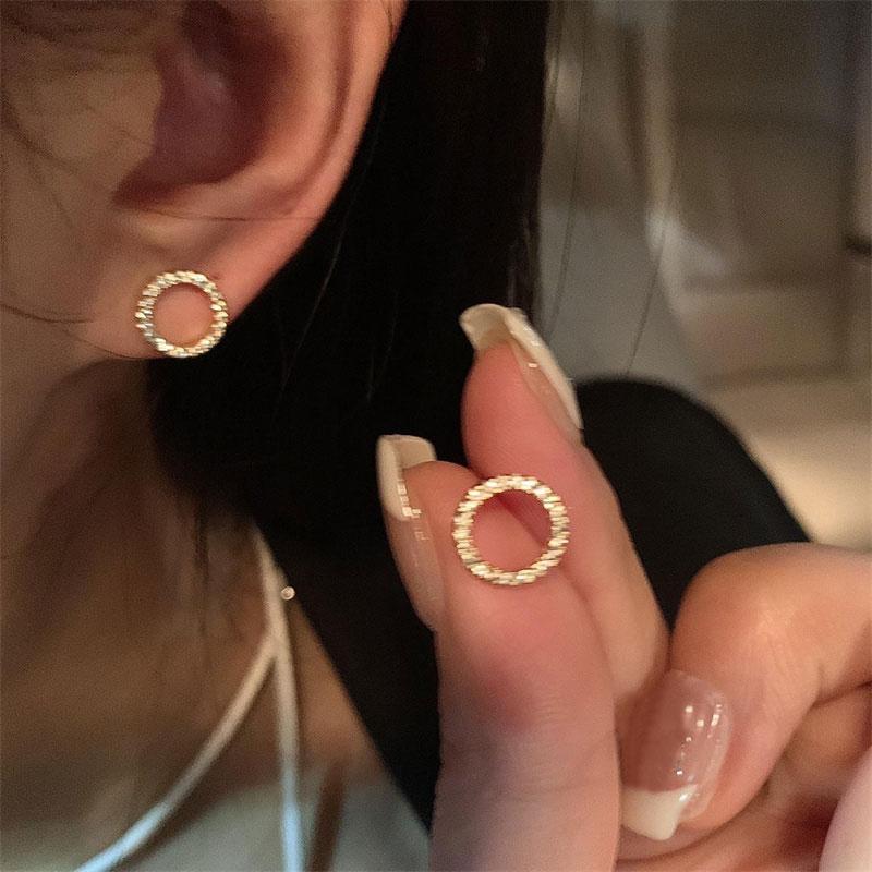 Korean Fashion Versatile Dazzling Circle Stud Earrings with Crystal Cubic Zirconia Minimalist Earrings for Teens Women's Zircon