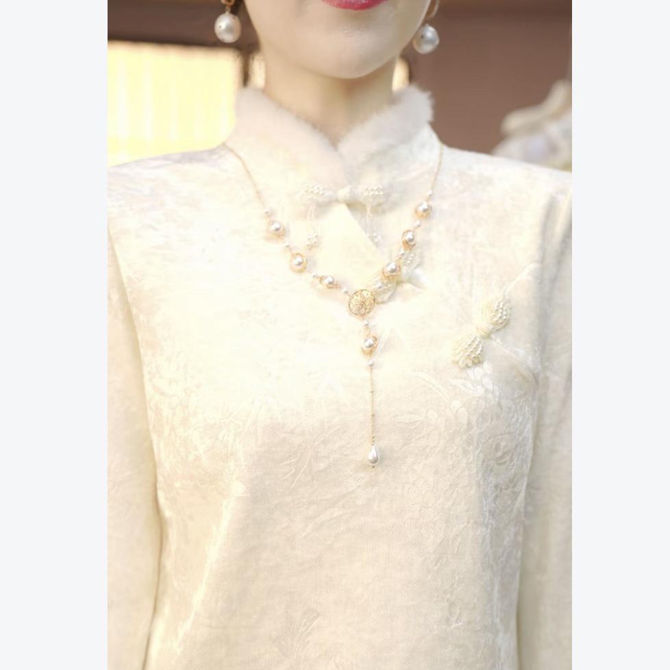 Women's Winter Velvet-Enhanced Qipao-Inspired Base Layer Shirt with Diagonal Lapel and Frog Buttons