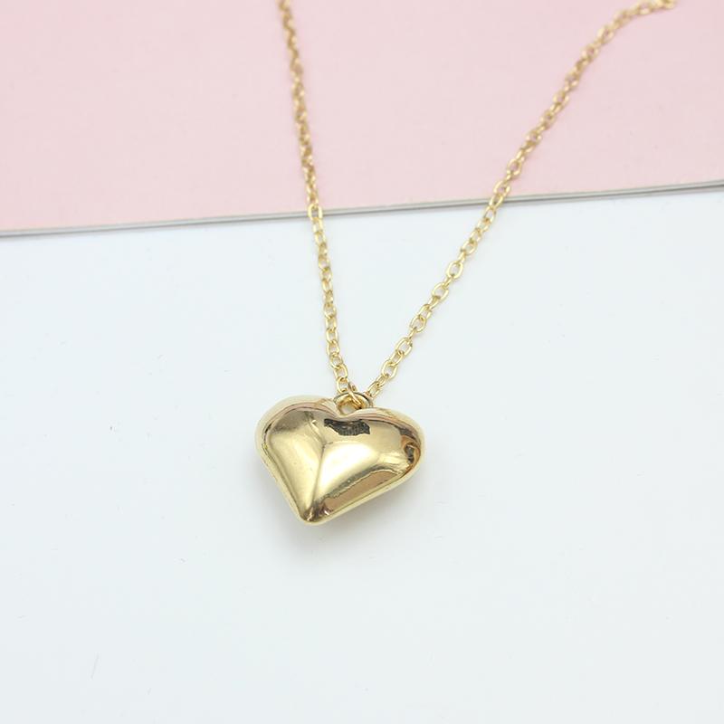 

Exaggerated Metal Big Heart Pendant Choker Necklace for Women Elegant Minimalism Gold Color Chain Christmas Zircon Girl Gift