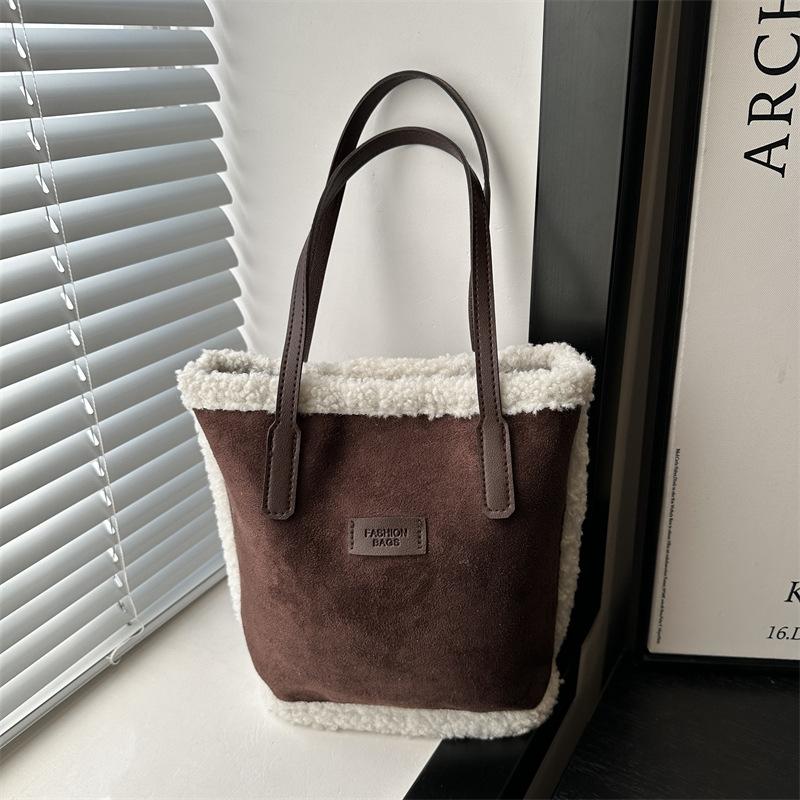 

Casual large-capacity simple retro advanced texture niche design handbag women s autumn and winter new work commute темно-коричневого