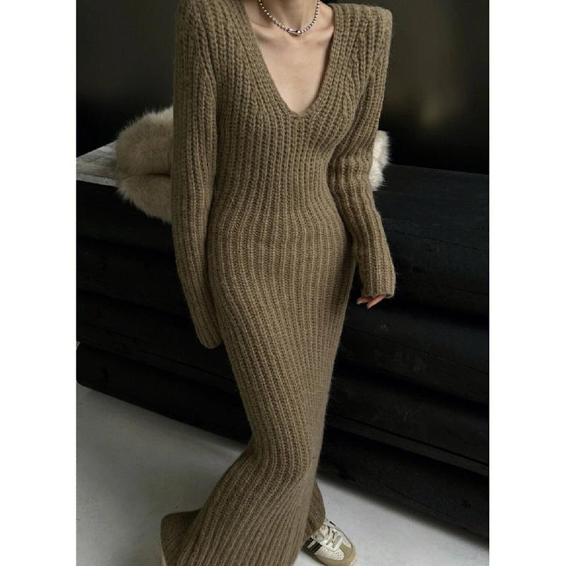 Beautiful rich daughter long deep v-neck sweater with knitted bottoming dress for women's autumn and winter