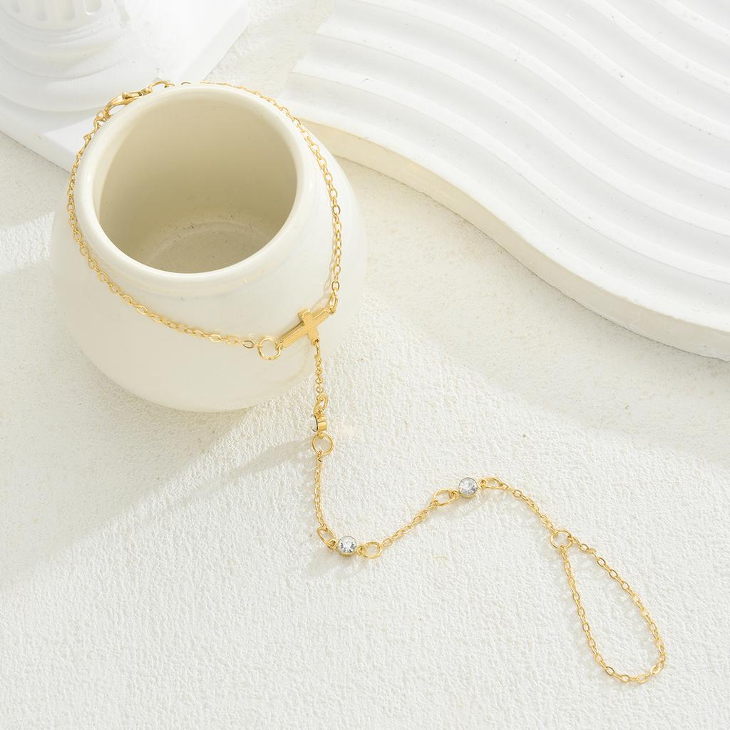 Fashion Simple Gold Color Hand Chain for Women Vintage Elegant Cross Charm Zircon Bracelets Holiday Daily Wear Jewelry Gifts New