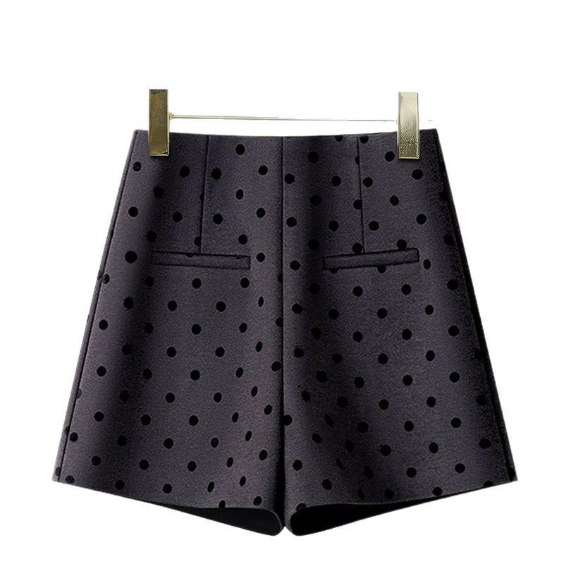 Nové dámské šortky s vysokým pasem s puntíky z tvídu A-střihu bootcut na podzim/zimu 2024