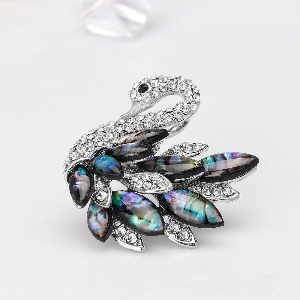 Animal Brooch Female Geometric Shell Pendant With Electroplated Finish For Fashion Accessories