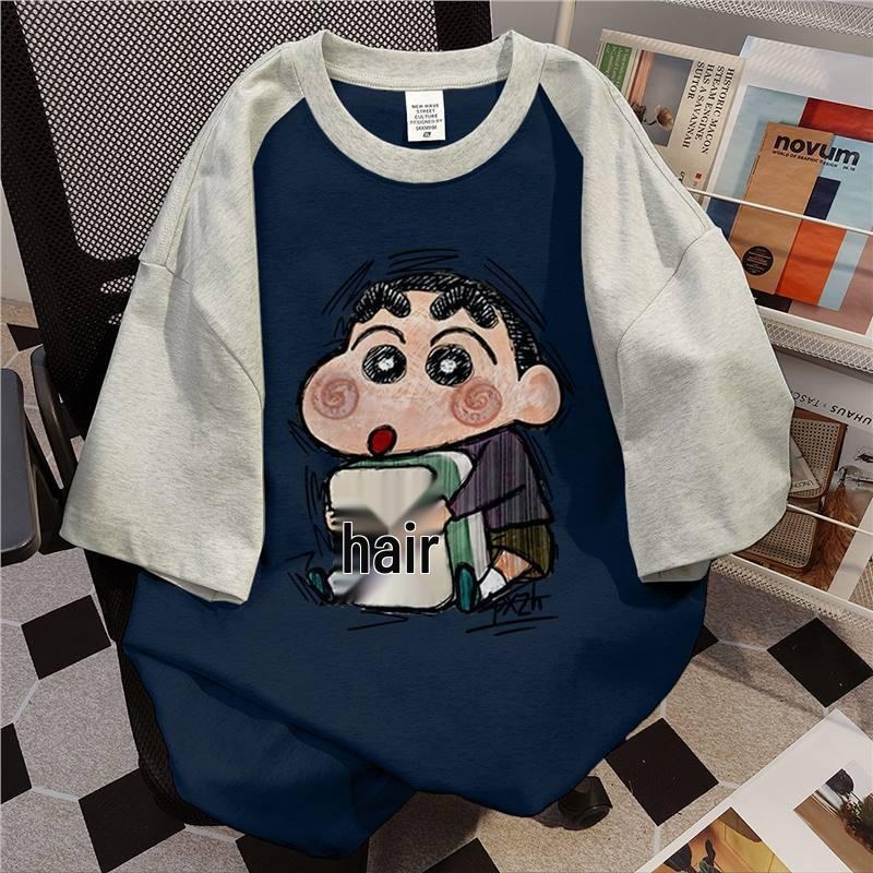 

Женская футболка батал с рукавами реглан и граффити Crayon Shin-chan из хлопка (Лето 2025 г.) M серый/тёмно-синий