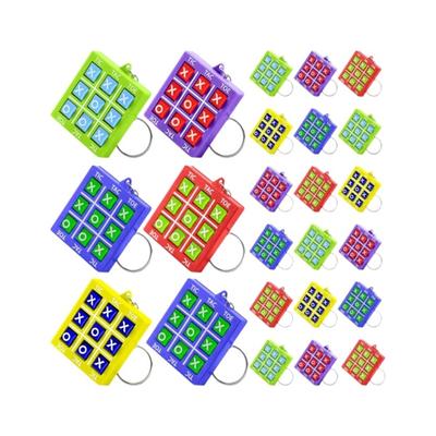 Packung mit 24 Mini-Tic-Tac-Toe-Schlüsselanhängern aus Kunststoff, tragbare Spiel-Schlüsselanhänger-Zubehör für Kinder und Erwachsene