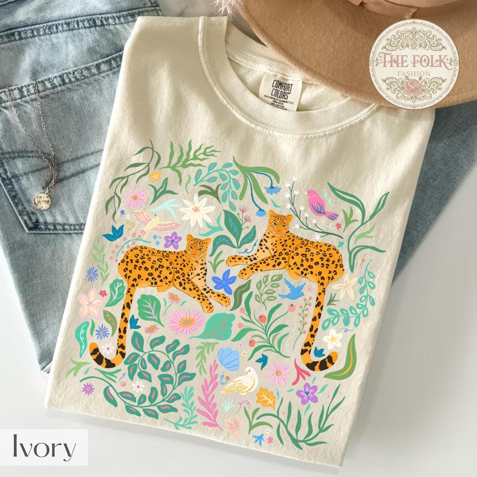 Leopard Jungle Shirt, Aesthetic Cheetah Flower Tee, Botanical Leopard Graphic T-Shirt, Comfort Colors Wild Cat Top, Boho Jungle Garden Shirt XL