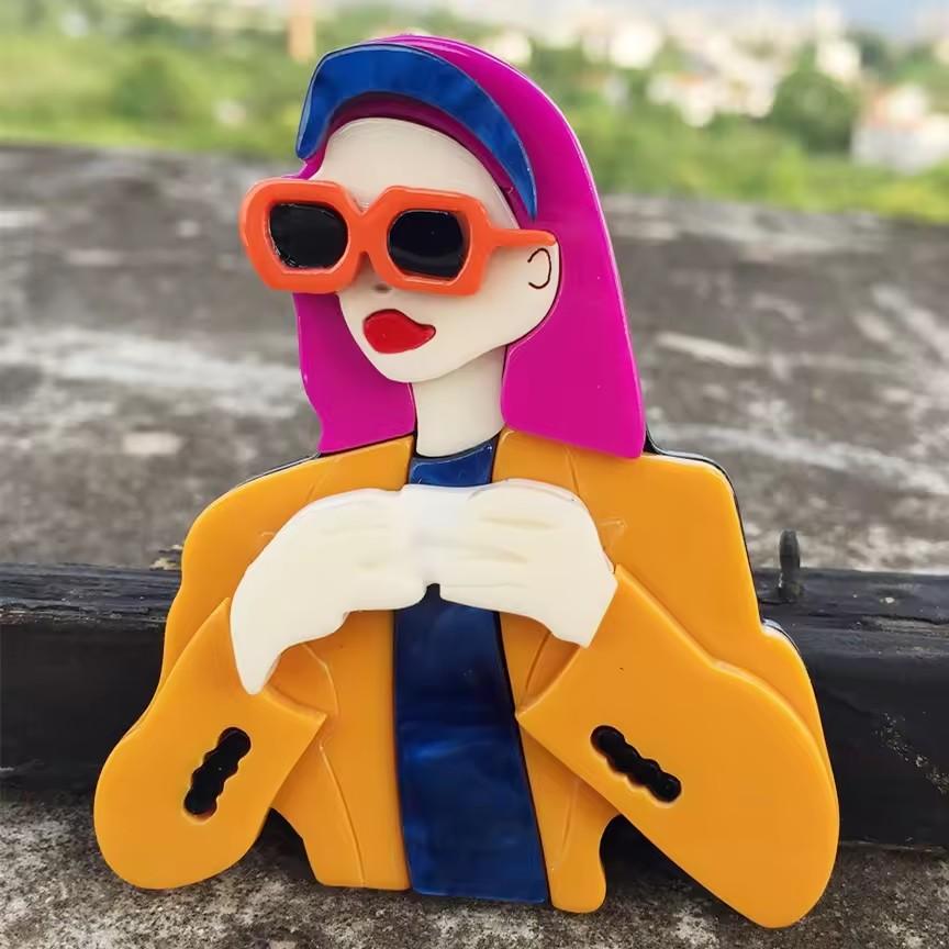 Cute Abstract Lady Acrylic Brooches Pins for Women Personalized Funny Cartoon Girls Figure Resin Badge Jewelry Accessories Gifts