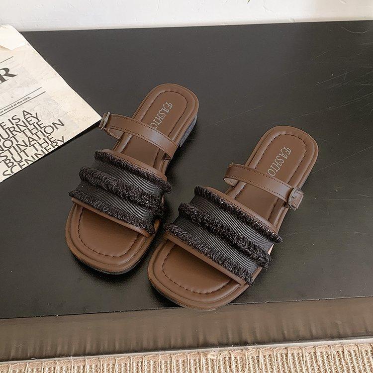 

Yiyuan one-word slippers for women to wear 2025 new summer French with skirt small fragrant wind beach cool slippers for women 35