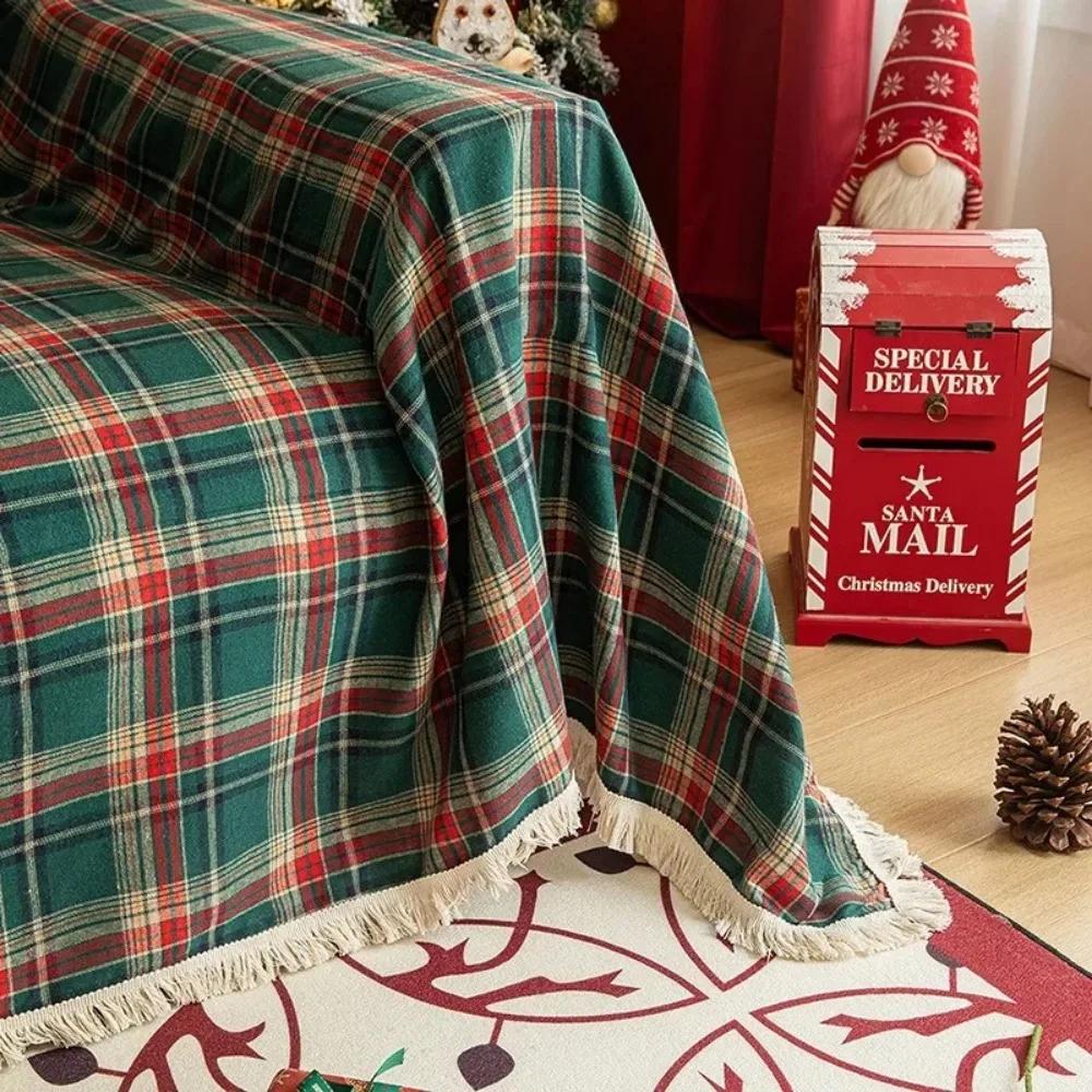 1PC Christmas Plaid Couch Cover with Tassel Christmas Atmosphere Sofa Towel Retro Holiday Red and Green Grid Cover Cloth Towels