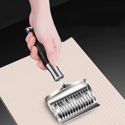 Manual din oțel inoxidabil tăiței usturoi tăiat rolă Cutter aluat tăiere Maker ajutor instrument aluat tăiere Maker instrument de bucătărie