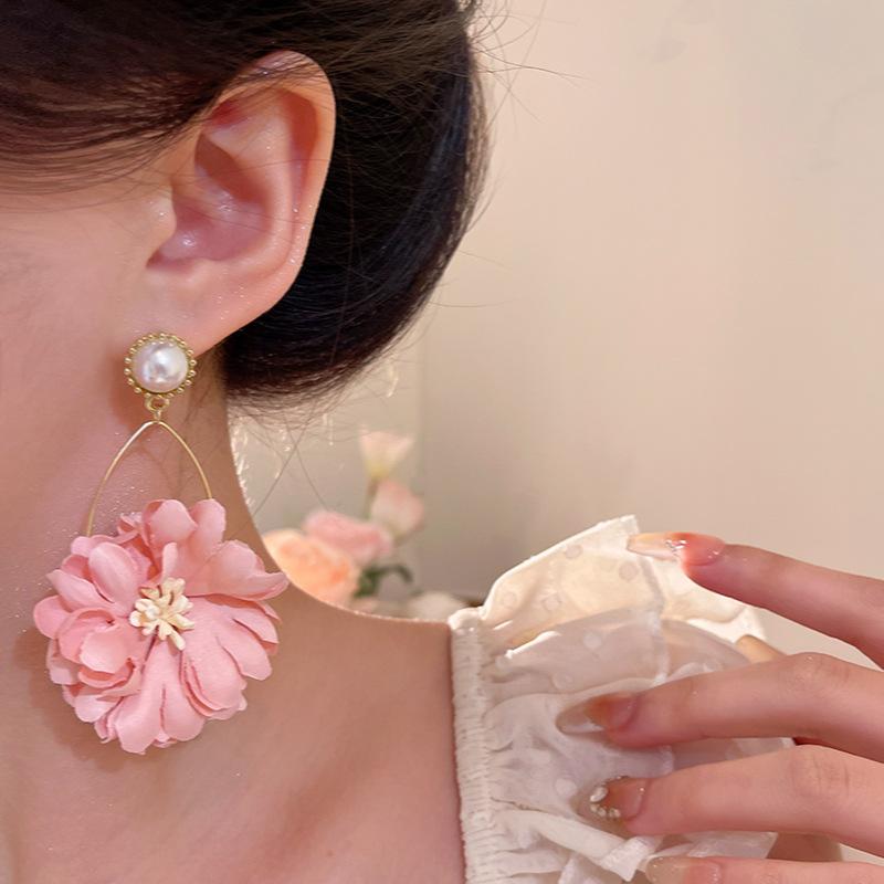 

Holiday style pink flower earrings female sweet exaggerated temperament pearl stud earrings square face thin ears