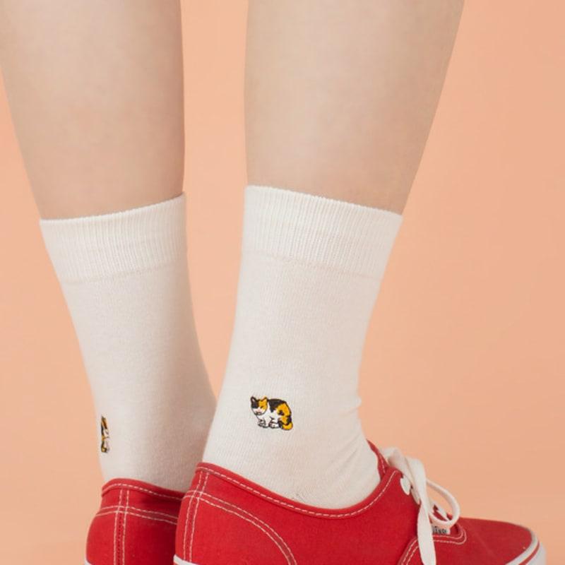 SNOOZY EM-White (Calico Cat)