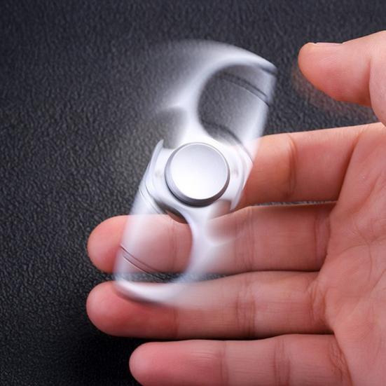 Car Keychain Heavy-Duty Metal Keychain Fidget Spinner with Bottle Opener 3-in-1 Stress Relief Multi-Functional Portable Key Ring Tool
