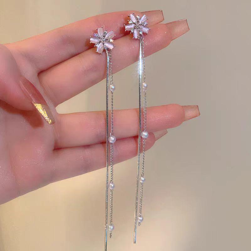 Long Style Tassel Snowflake Earrings with Feminine Personality, Fashionable and Versatile Ear Lines, Super Fairy Flower Earrings for Women