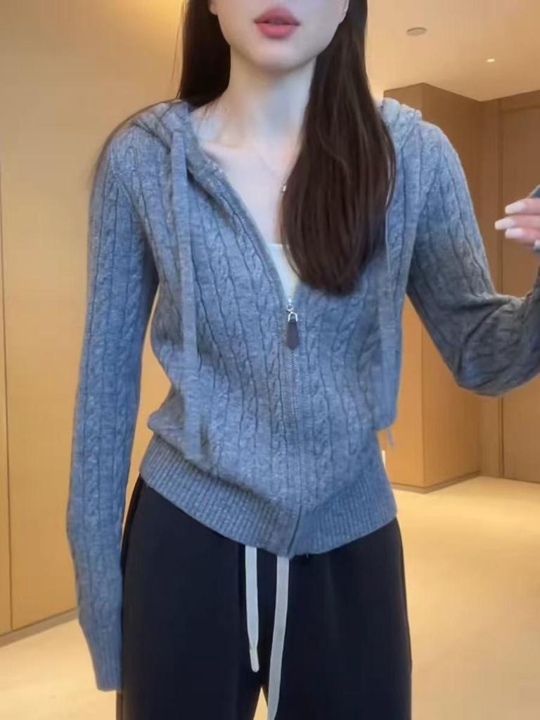 Women's Pure Wool Cable Knit Zipper Hoodie - Autumn/Winter 2026 Collection