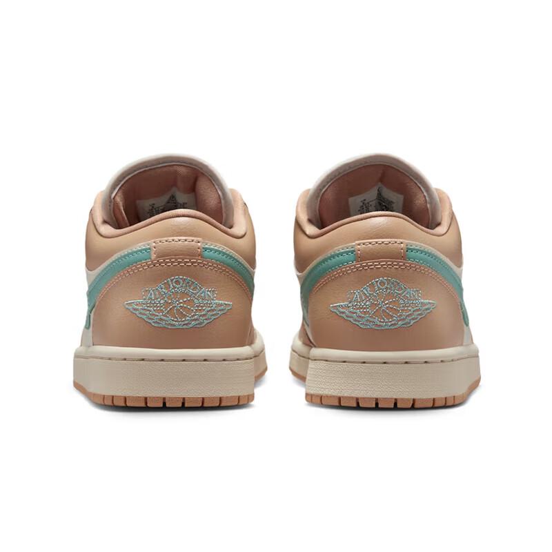 Jordan Women's AJ1 Low Basketball Shoes