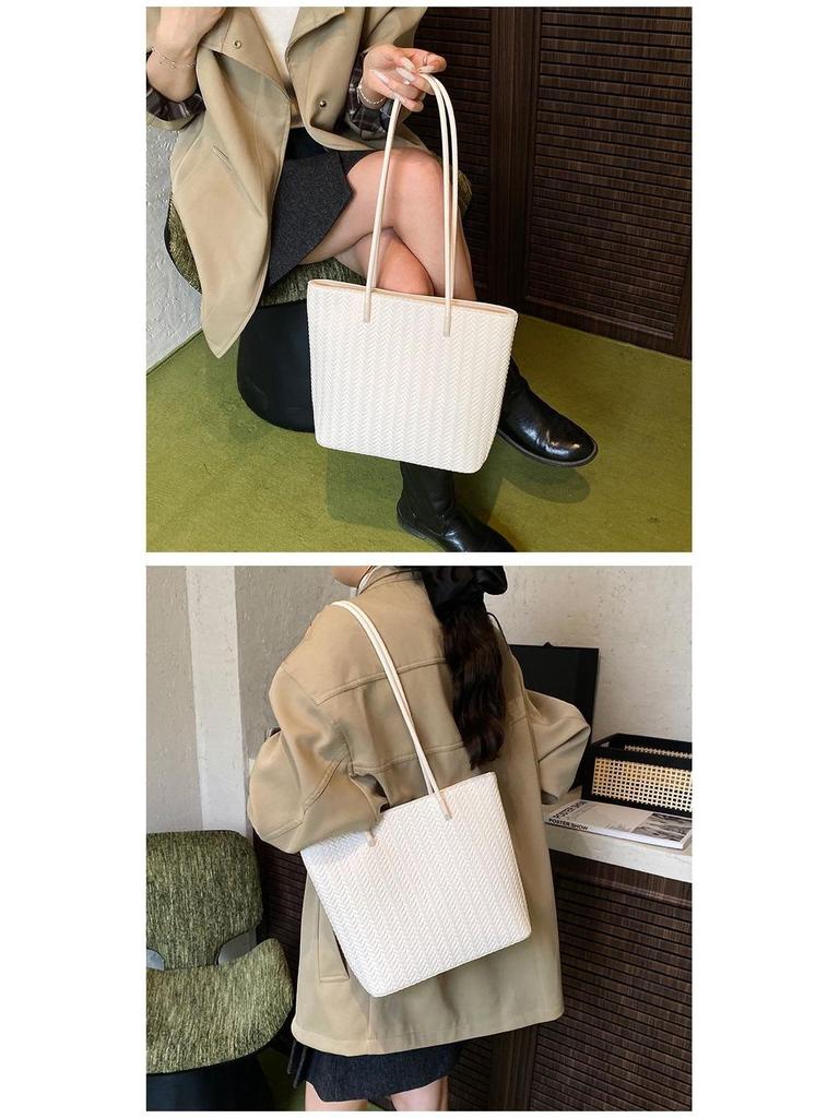 Retro Woven 2025 Large Capacity Versatile Underarm Tote Bag