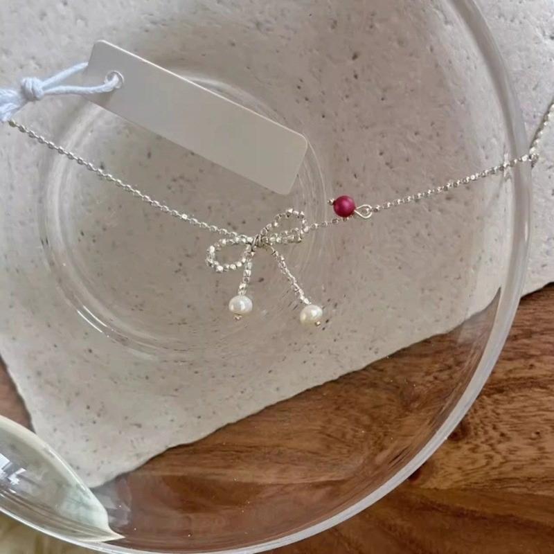 Elegant Bowknot Necklace Stylish Charm Necklace Versatile Jewelry Alloy Material Perfect for Daily Wear Parties and Date