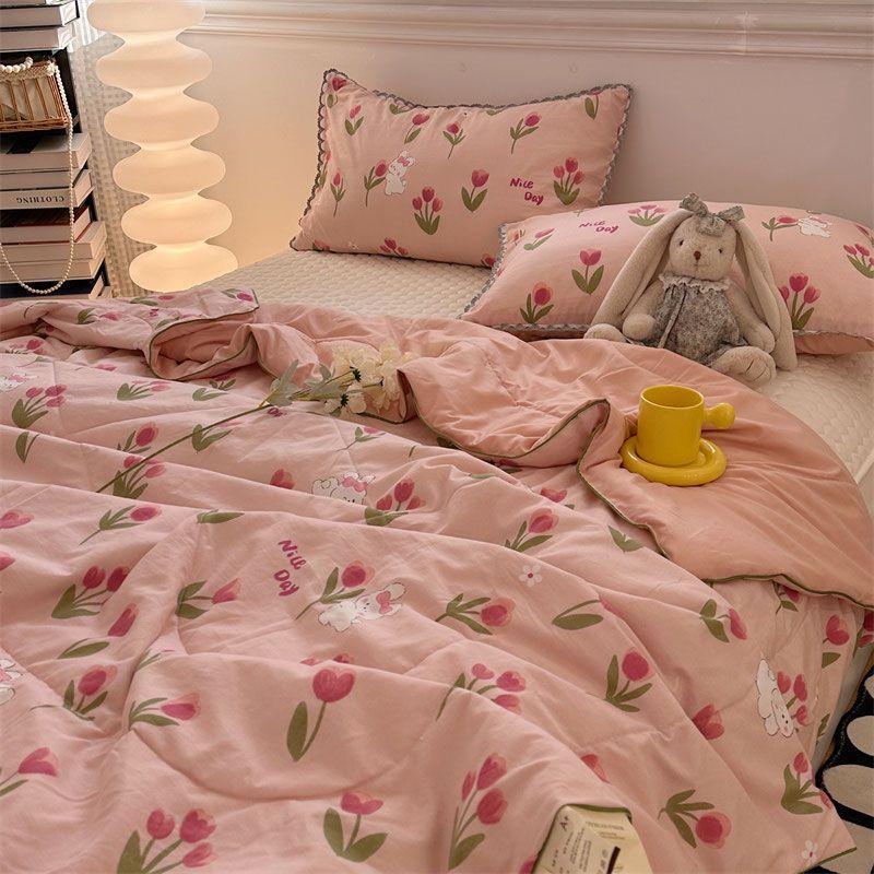 Floral Print Quilt Soft Skin-Friendly Breathable Summer Comforter With Ultrasonic Embossing Summer Machine Washable Bedspread