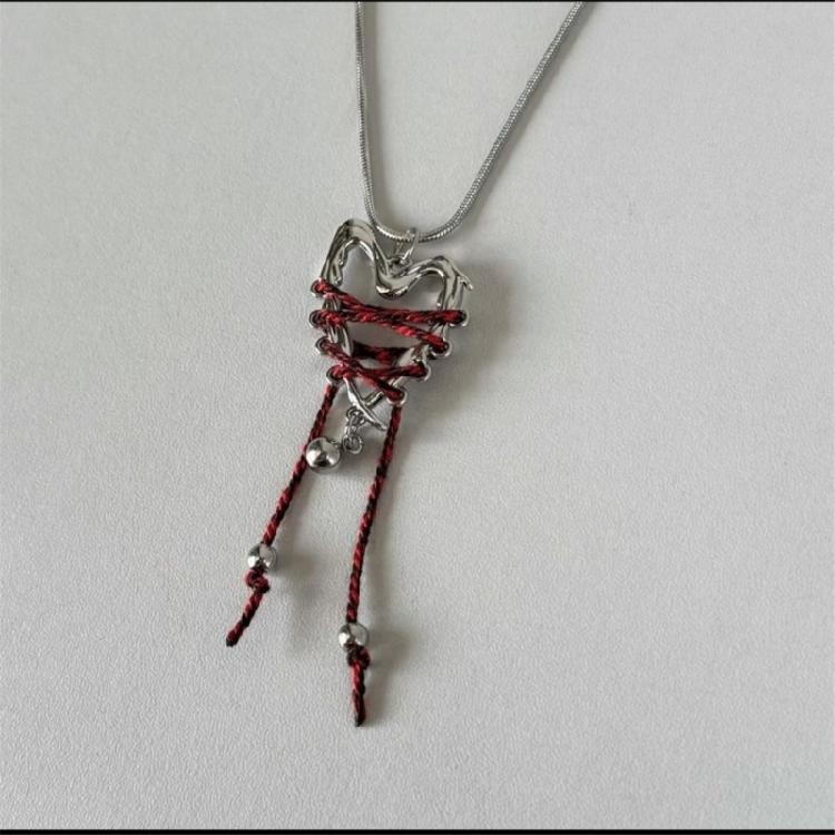 Contemporary Heart Necklace Flexible Bone Chain Structure Corrosion Resistant Alloy Materials Fashion Accessory