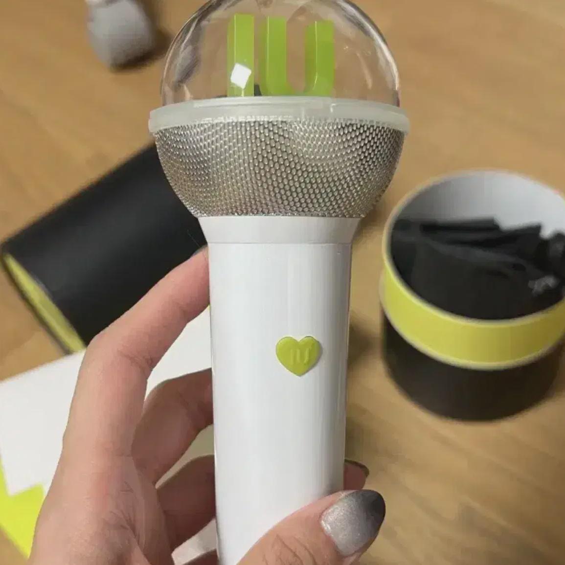 

2017 Iu Cheering Stick Айк Уайт