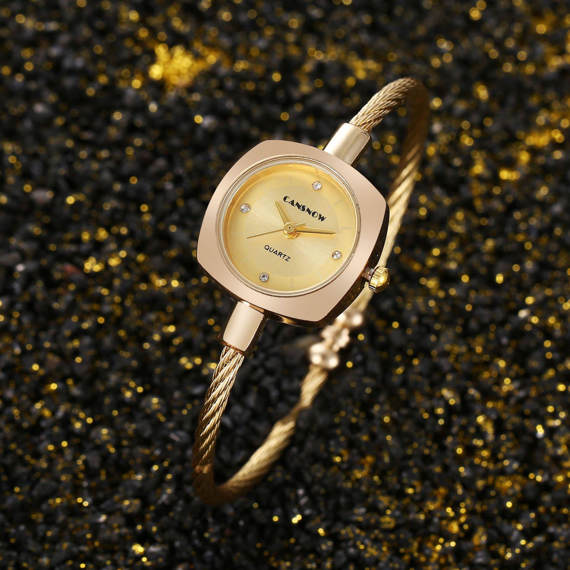 

Trendy Quartz Women s Watch with Simple Open Cuff Design золотой