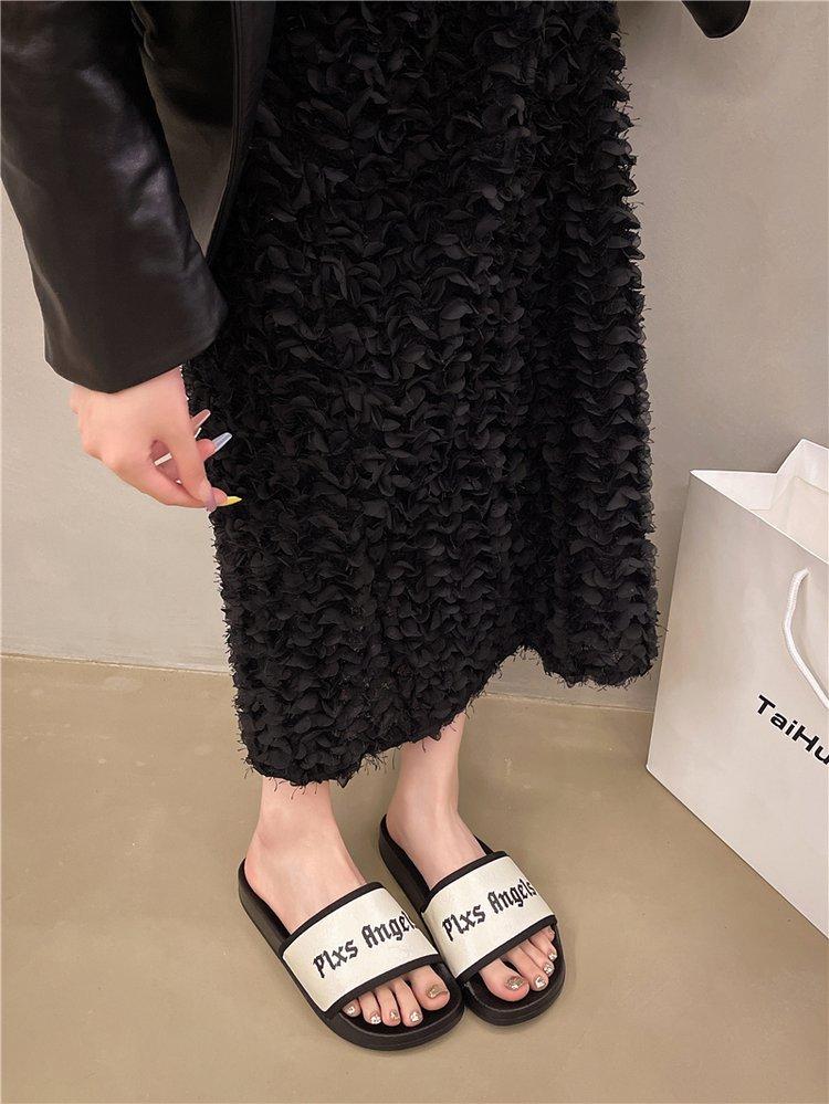 

New ins simple casual student Hong Kong style letter cool slippers wear fashion casual word beach shoes 45