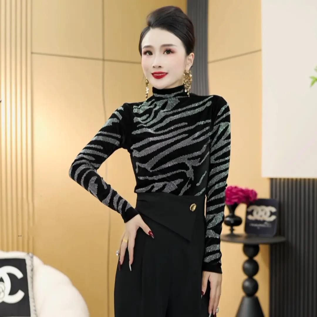 

De Rong Women s Semi-High Neck Long-Sleeve T-Shirt with Hot-Fix Rhinestones - Elegant Autumn/Winter Base Layer L