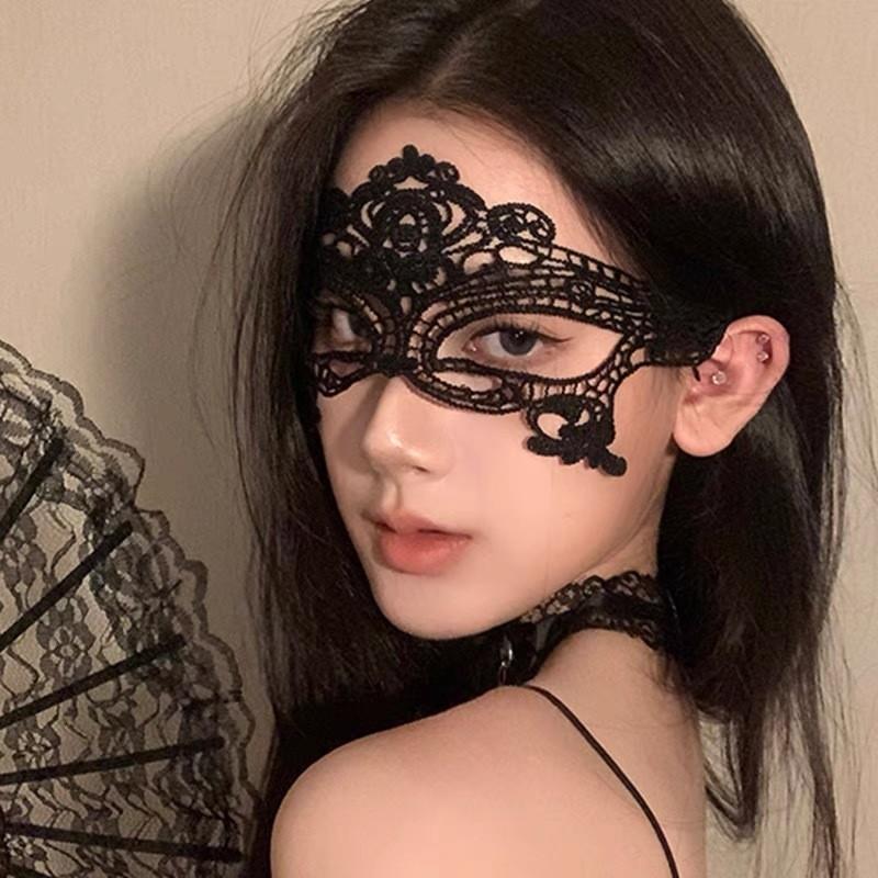 Halloween mask costume party with makeup costume-cosmetically transformed face mask, costume accessories,half-face lace-edged feather headpiece,mask