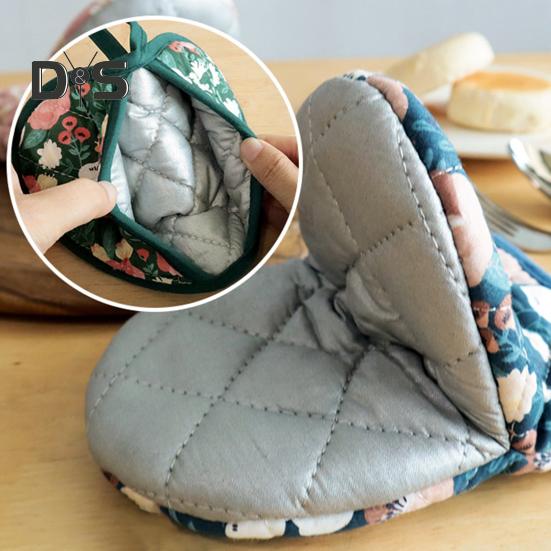 1Pc 2 Styles Baking Glove High Temperature Resistance Useful Heart-shaped Hand Clip Insulation Pad