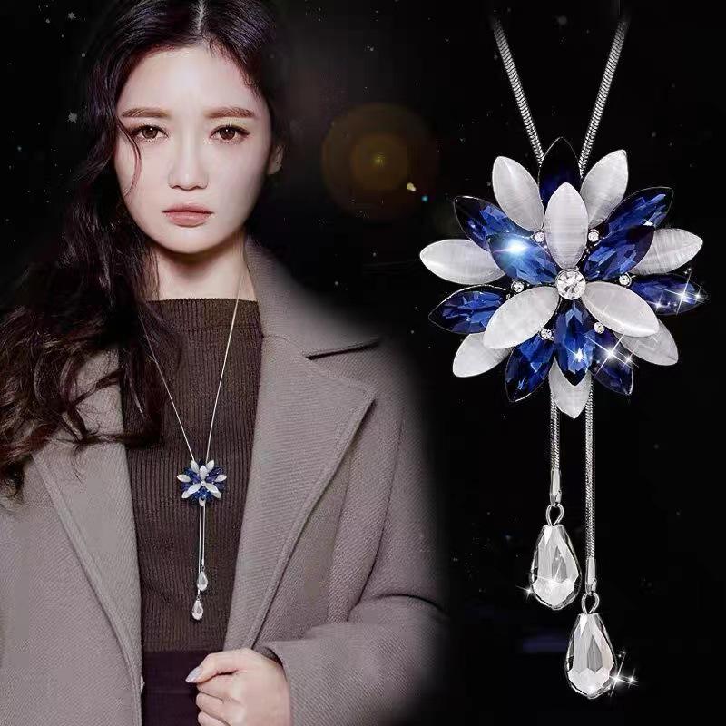 Luxury Non-Fading Korean Fashion Sweater Necklace: Autumn/Winter Women's Niche Design Pendant