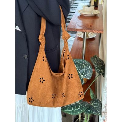 Retro Suede Large-capacity Hollow Tote Bag Women's 2025 New High-end Niche Commuter Shoulder Bag