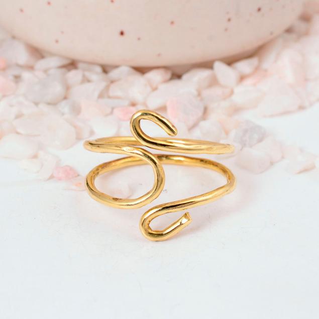 Sculptural Gold S-Curve Wire Ring: Wide, adjustable open-work design, perfect as a bold statement, thumb, or toe ring.