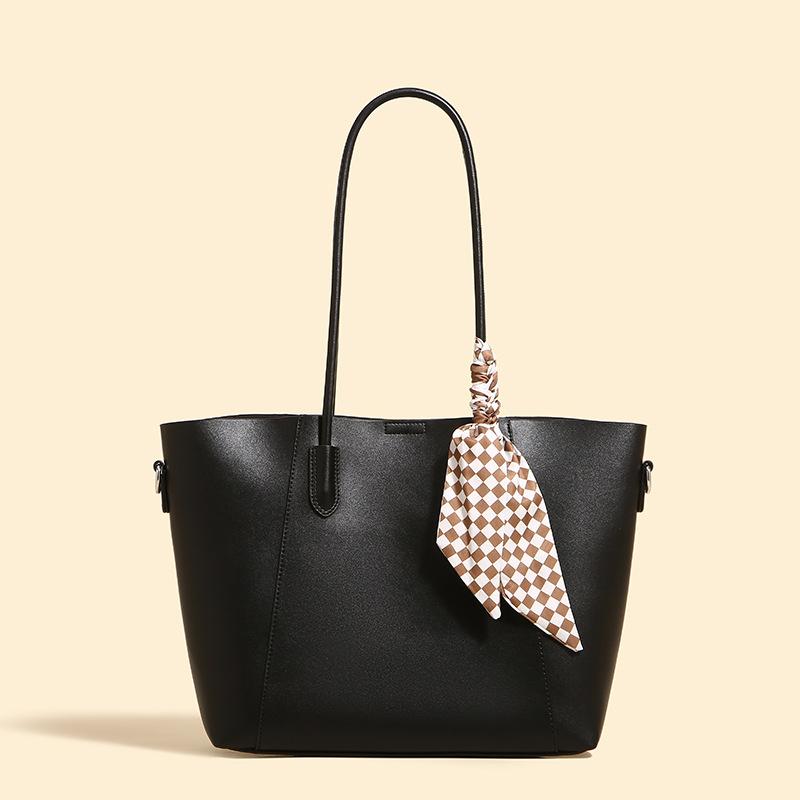 Spring and Summer New Versatile Simple and Large Capacity Tote Bag for Women Fashion Shoulder Bag for Women Commuting Bag for Women