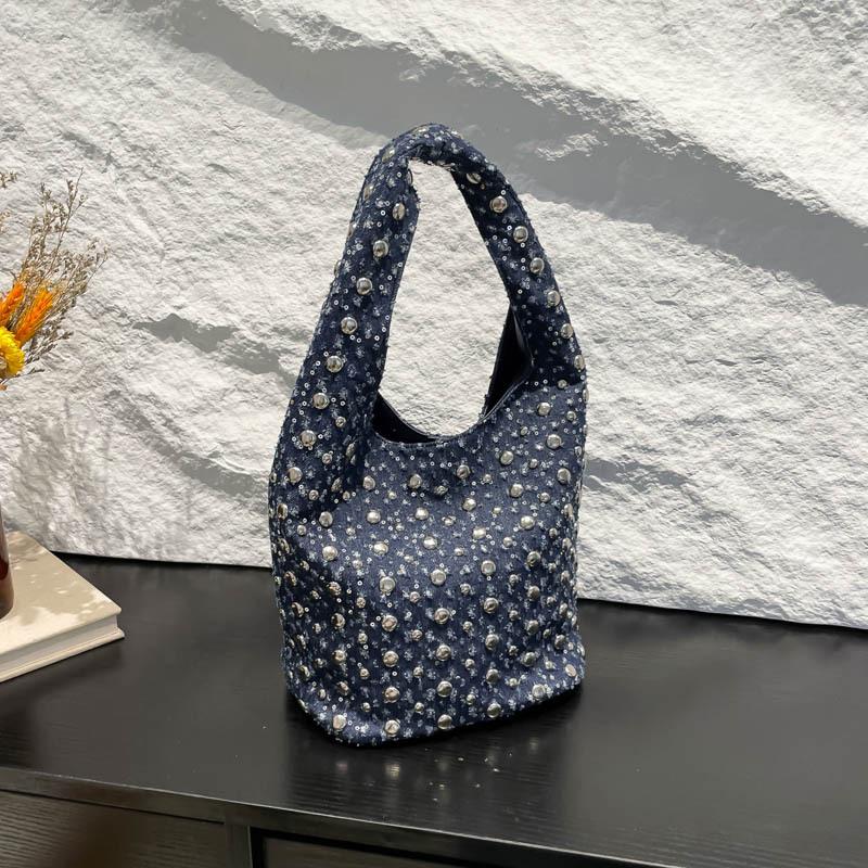 

Нишевая премиальная сумка женская новая повседневная джинсовая сумка-ведро с заклепками сумка на плечо под мышку темно-синий