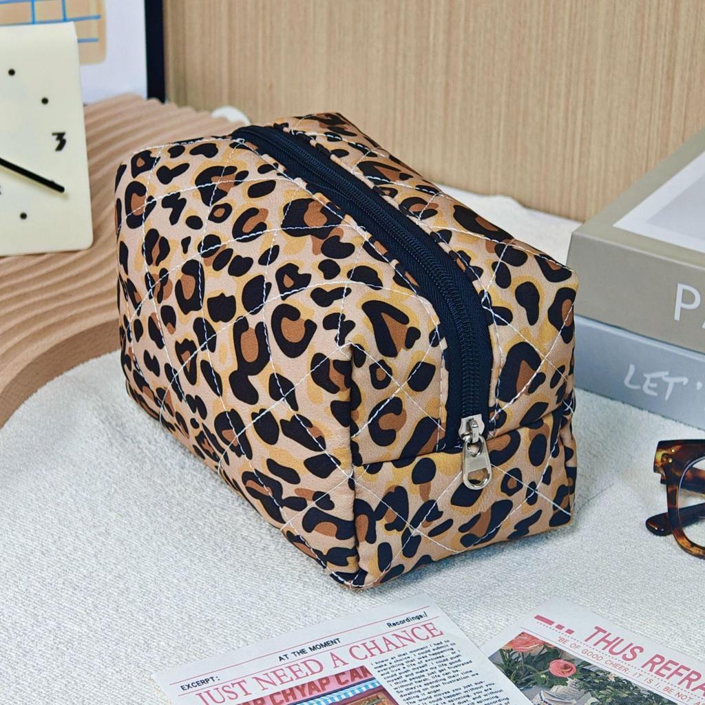 Large Capacity Little Bear Print Makeup Bag – Portable Girlish Polyester Toiletry Storage