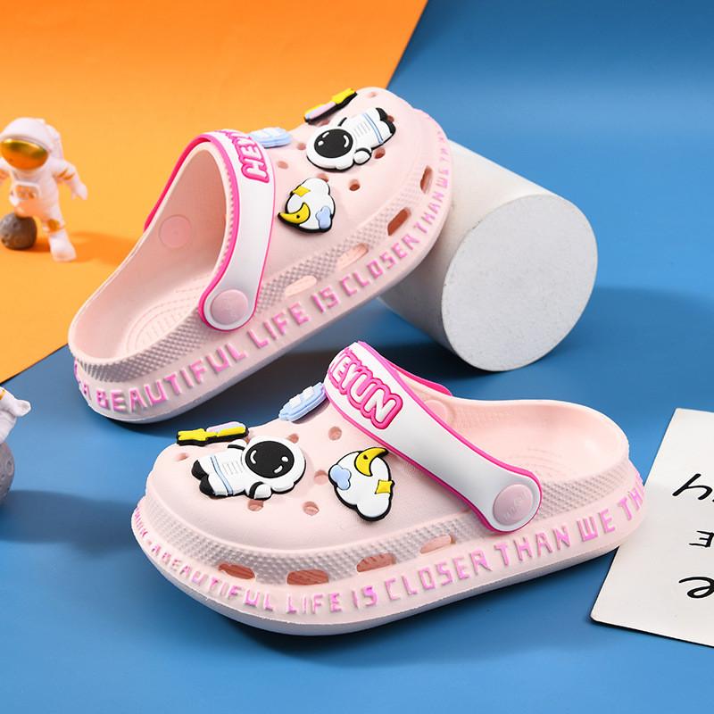 Stylish Cartoon Kids Hole Shoes Breathable Summer Sandals For Boys And Girls Comfortable Eva Design