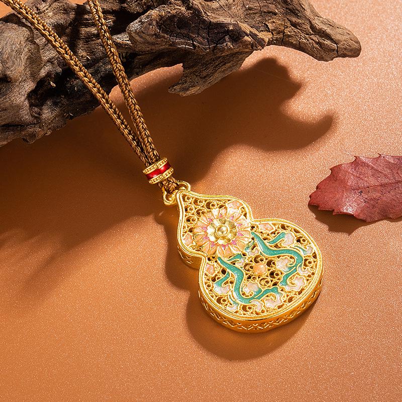 Elegant Gold Enamel Gourd Pendant Necklace - Retro Chinese Style