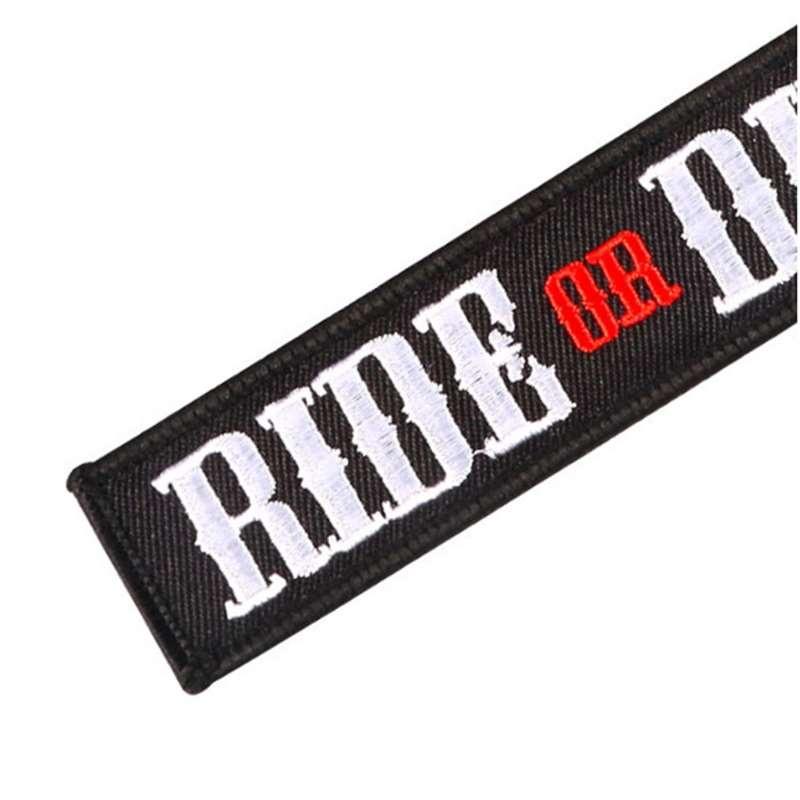 Entfernen Sie den Schlüsselanhänger „WAS DO WE SAY TO THE GOD OF DEATH“ vor dem Flug