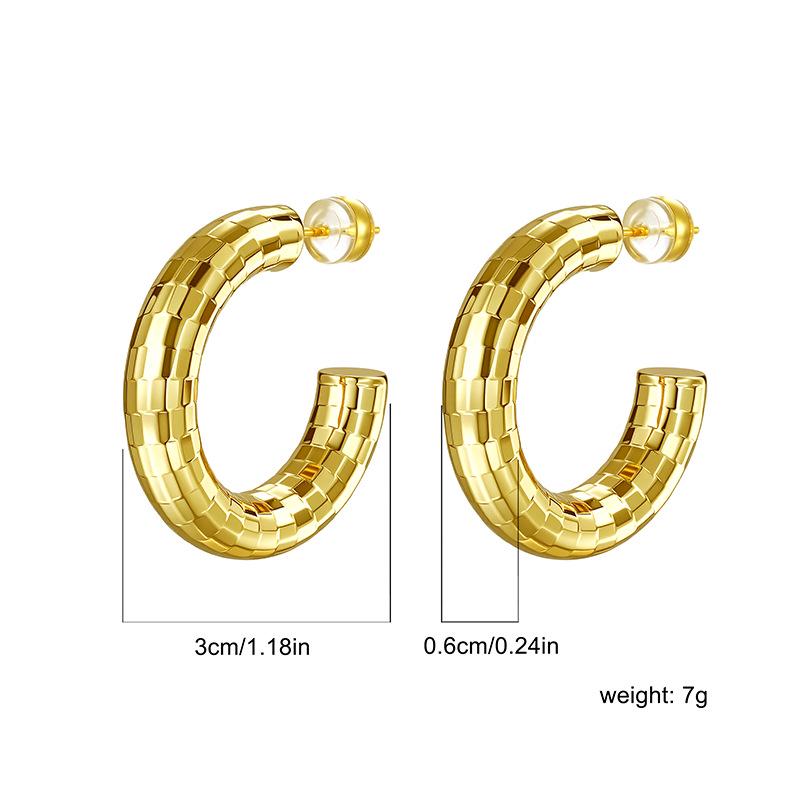 Elegant C-Shaped Earrings: Fashionable Geometric Hoops In Gold or Silver. Perfect for Commuting, Offering a Versatile, Lightweight Luxury Style.