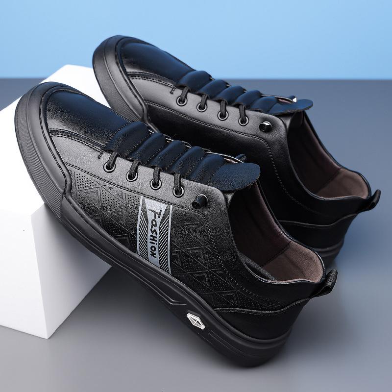 Spring New Shoes for Men Leather Casual Shoes White Flat Skateboard Shoes Youth Street Cool Sneaker