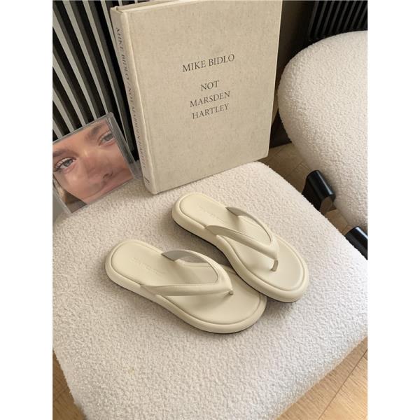 Fashion Shoes Woman 2025 Slippers For Swimming Pool Low Luxury Slides Platform Rubber Flip Flops Beach Designer Flat Summer Hawaiian Rom