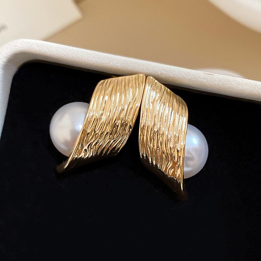 Vintage Brushed Texture Earrings for Women Irregular Geometric Pearl Stud Earrings Fashion Exquisite Banquet Party Jewelry Gifts