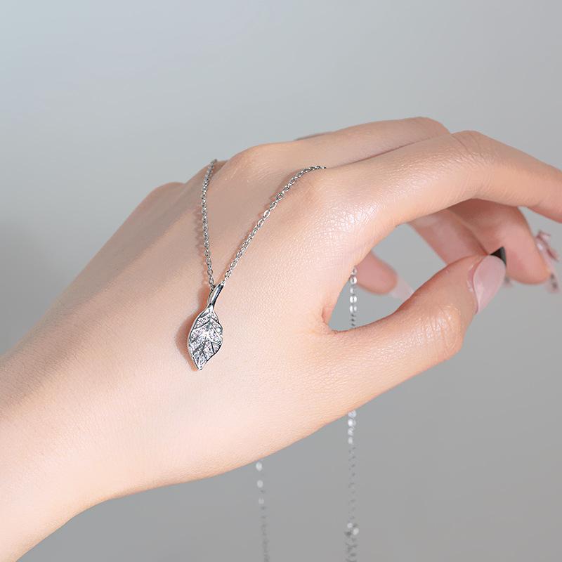 

Minimalist Light Luxury Titanium Steel Chain Necklace for Women,Fashion Tassel Layering Choker with Versatile Elegance