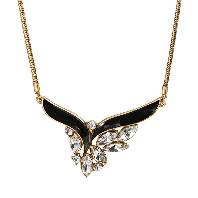 Retro Zircon Wing Necklace: Trendy Black & White Minimalist Clavicle Chain for Women