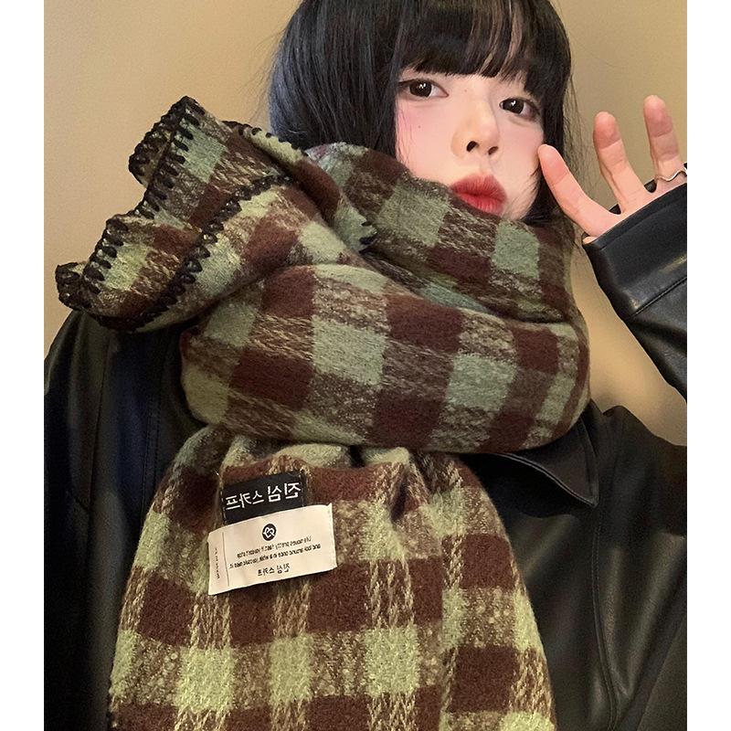Scarf winter women's Korean version retro green versatile knitted hemming scarf Japanese atmosphere warm and cold shawl