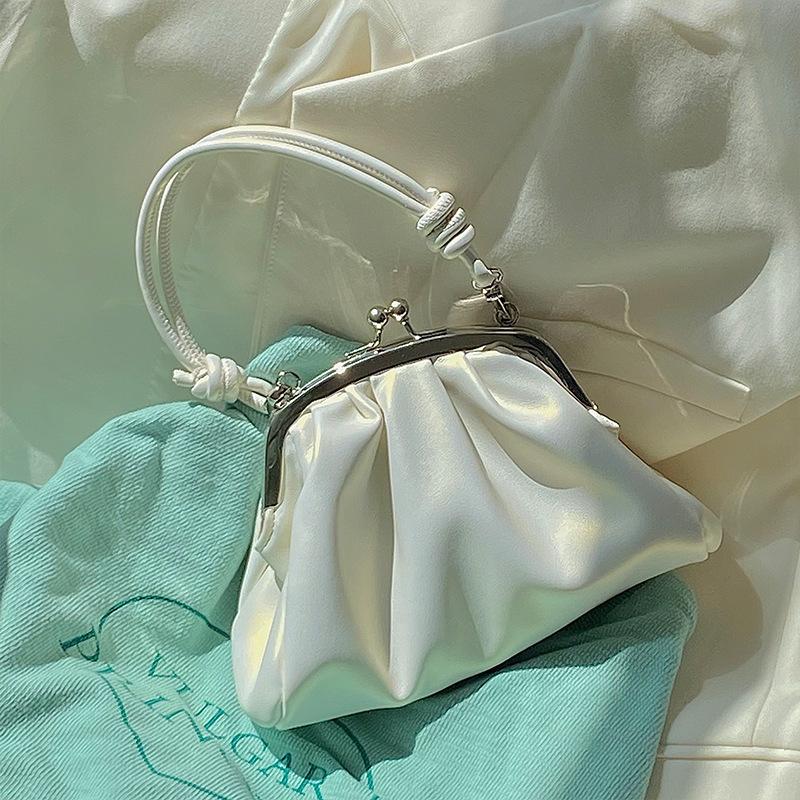 New Fashion Dumpling Bags Female Shoulder Bags Advanced White Wrinkle Clip Bags Chain Bags Women's Leisure Trend Crossbody Bags